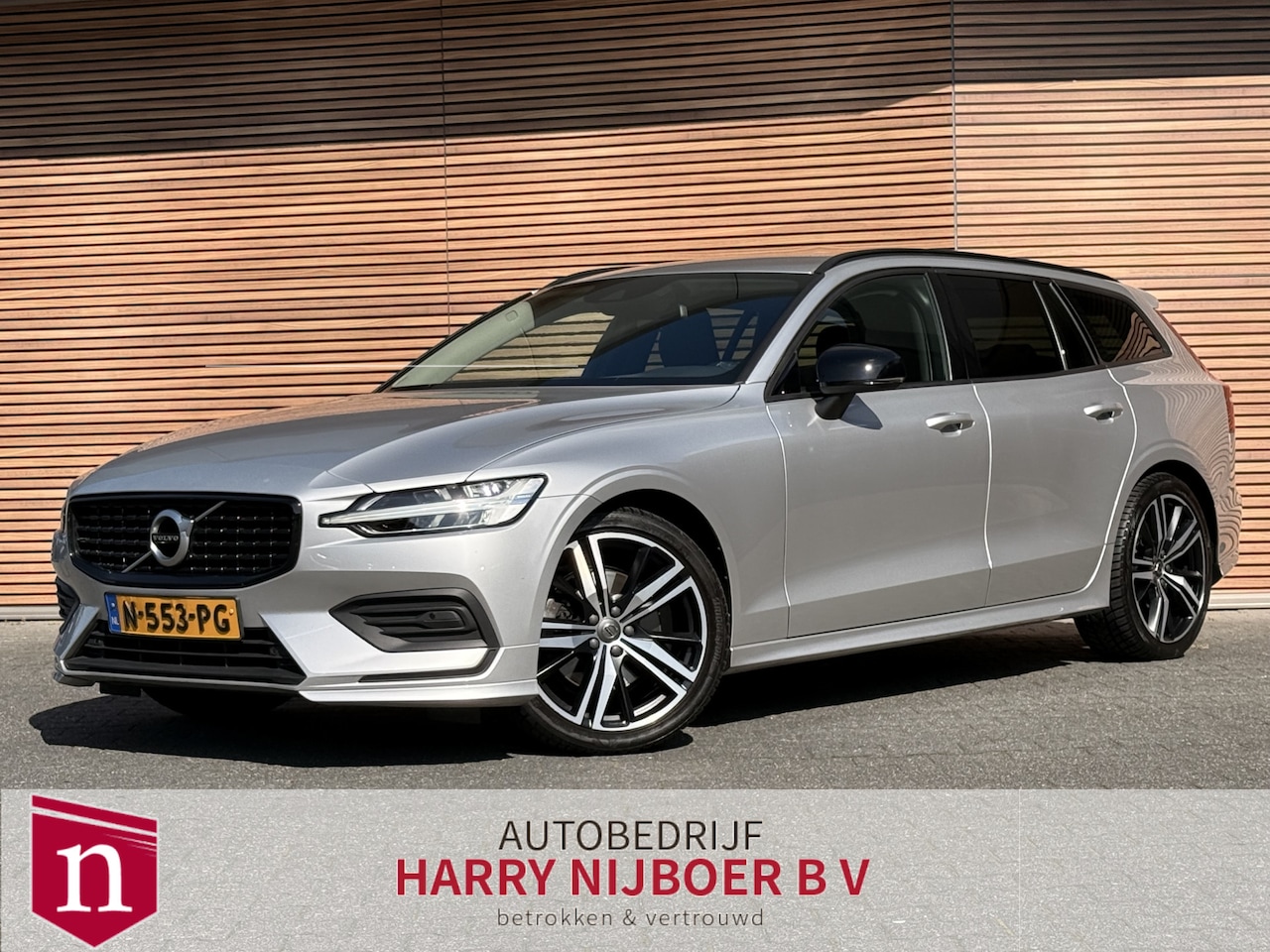 Volvo V60 - 2.0 B3 Momentum Advantage Sportstoelen / Trekhaak / Camera / Dealer Onderhouden - AutoWereld.nl