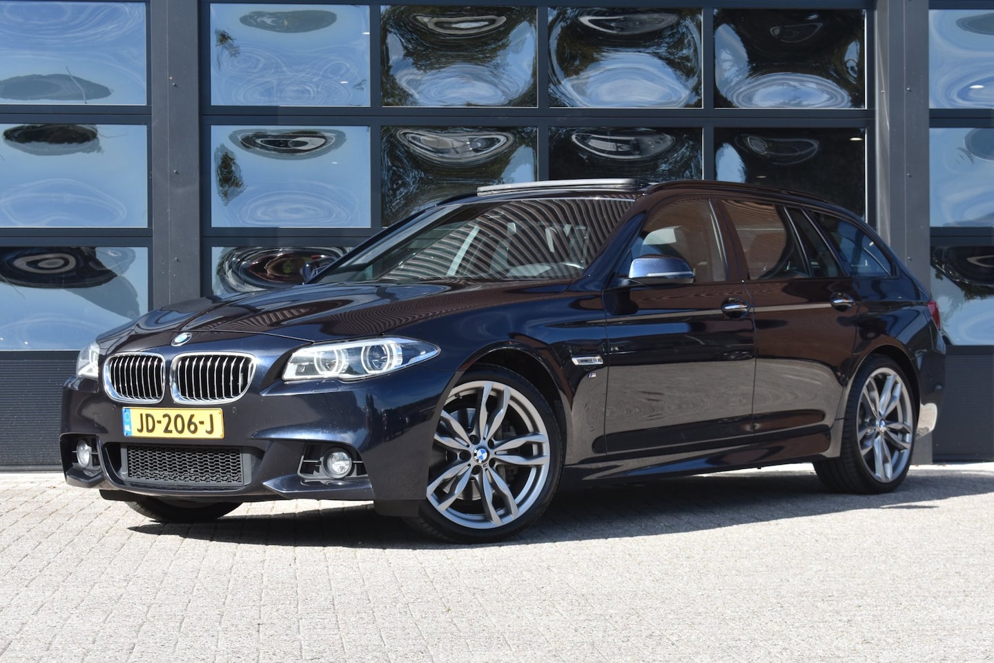 BMW 5-serie Touring - 535d High Executive LED Pano Clima Navi Cruise - AutoWereld.nl