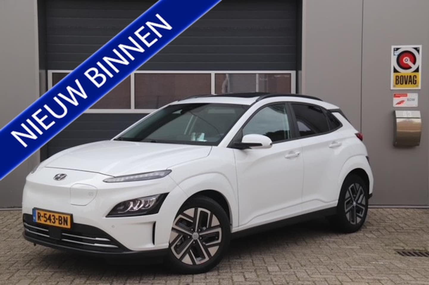 Hyundai Kona Electric - EV Premium Sky 64 kWh, Schuifdak, Stoelverwarming/Verkoeling, Stuurverwarmd, Achterbankver - AutoWereld.nl