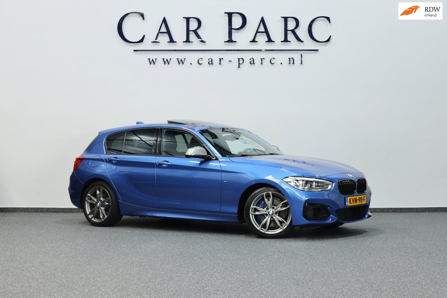 BMW 1-serie - M135i 327+PK LED/SCHUIFDAK/ALCANTARA+S.VERWARMING/LMV/PDC/CRUISE/ECC/12 MND GARANTIE! - AutoWereld.nl