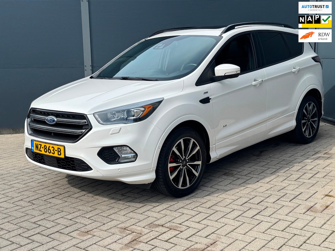 Ford Kuga - 1.5 EcoBoost ST Line / Automaat / Pano / Bom Vol - AutoWereld.nl
