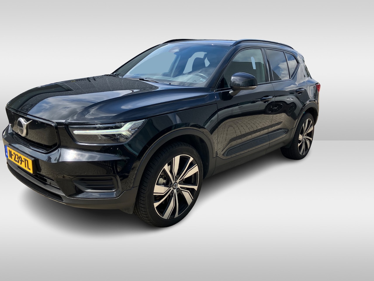 Volvo XC40 - Recharge Core / Trekhaak / Camera / CarPlay / Sfeerverlichting / 20'' / Stoel+Stuurverwarm - AutoWereld.nl