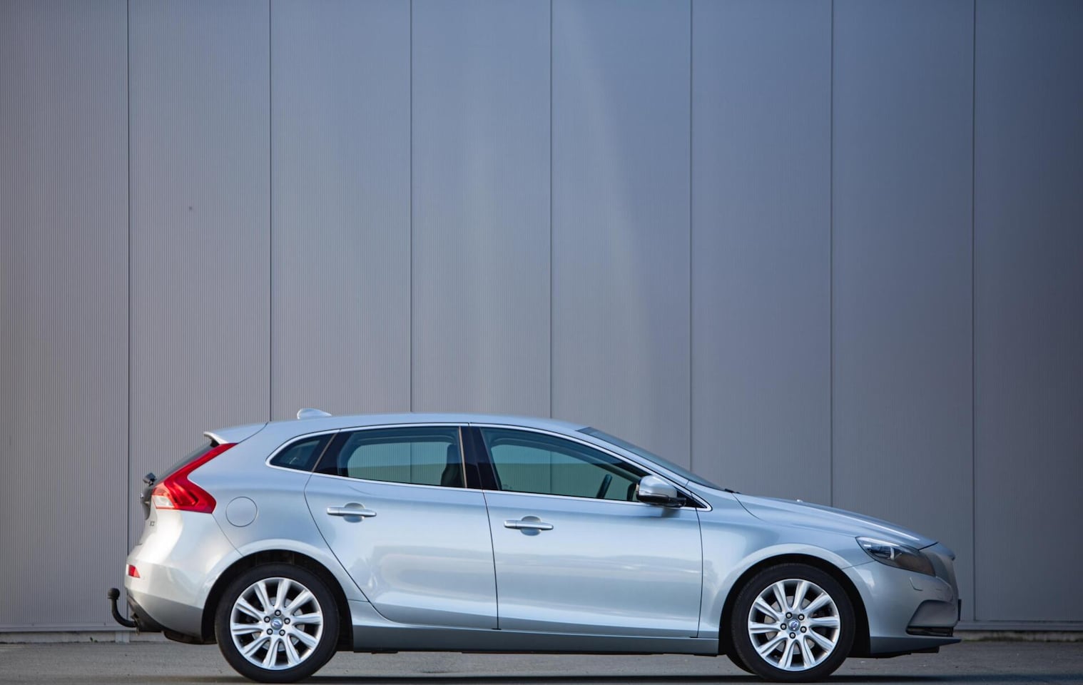 Volvo V40 - 1.5 T3 Summum 1e Eig|Ori .NL|Leder|Camera|Navi|Trekhaak - AutoWereld.nl