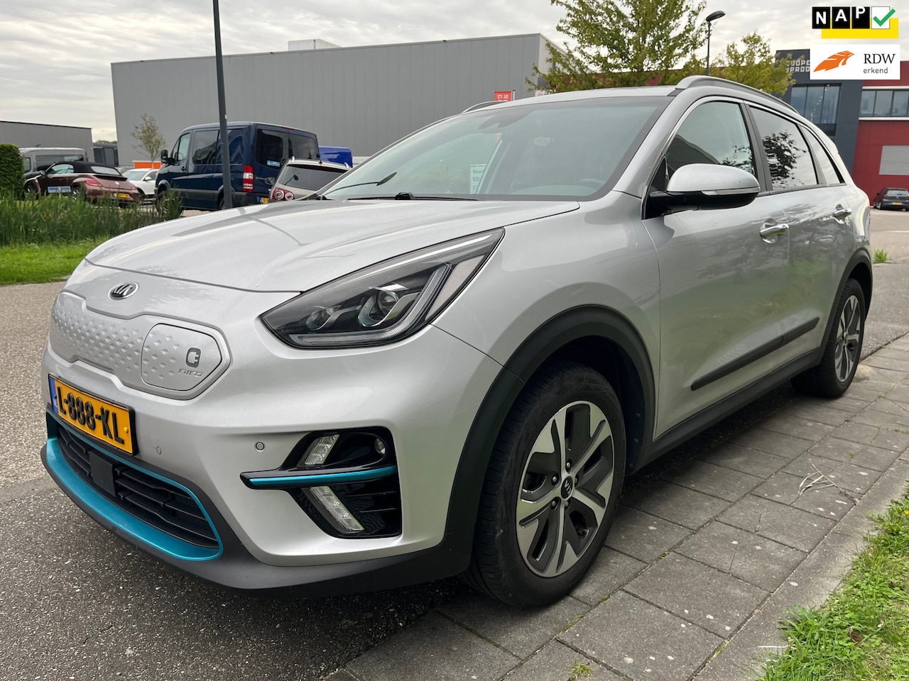Kia e-Niro - DynamicPlusLine 64 kWh/ bijgeluid motor/ SOH 99,4 % - AutoWereld.nl