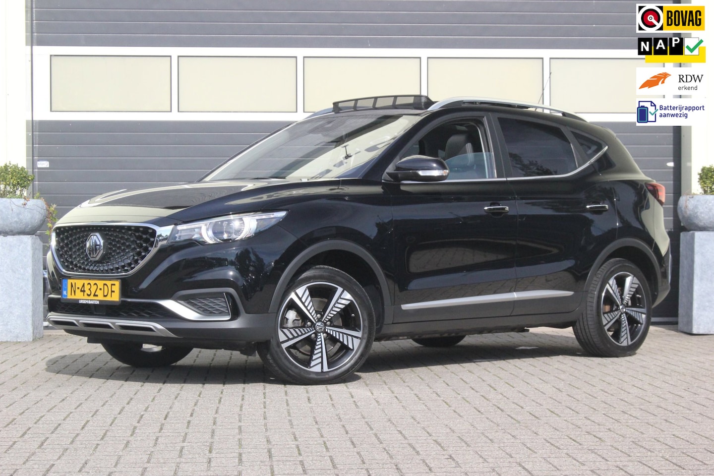 MG MG ZS EV - Luxury 45 kWh Schuifdak Trekhaak Leer - AutoWereld.nl
