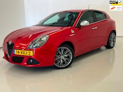 Alfa Romeo Giulietta - 1.4 T Distinctive / Bose / Xenon / Leder / NL-auto