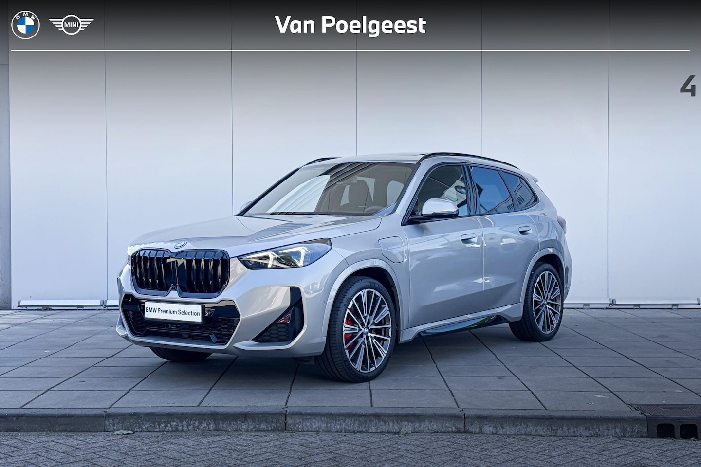 BMW X1 - xDrive30e M-Sport Pro / 20 inch / Glazendak / Driving Assistant Plus / Trekhaak / Head Up - AutoWereld.nl