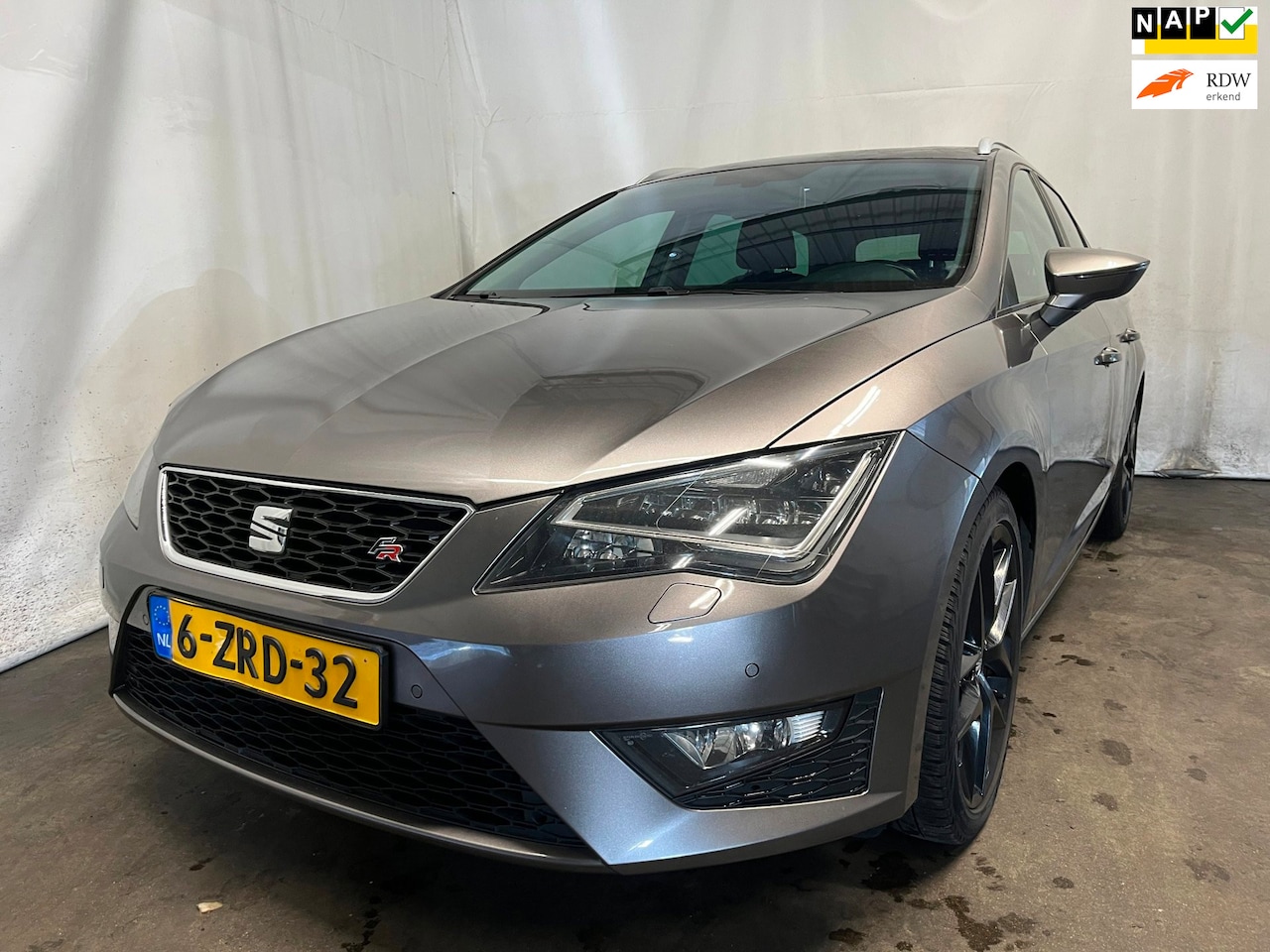 SEAT Leon ST - 1.4 TSI ACT FR Dynamic - Rechter Front Schade - BPM - AutoWereld.nl