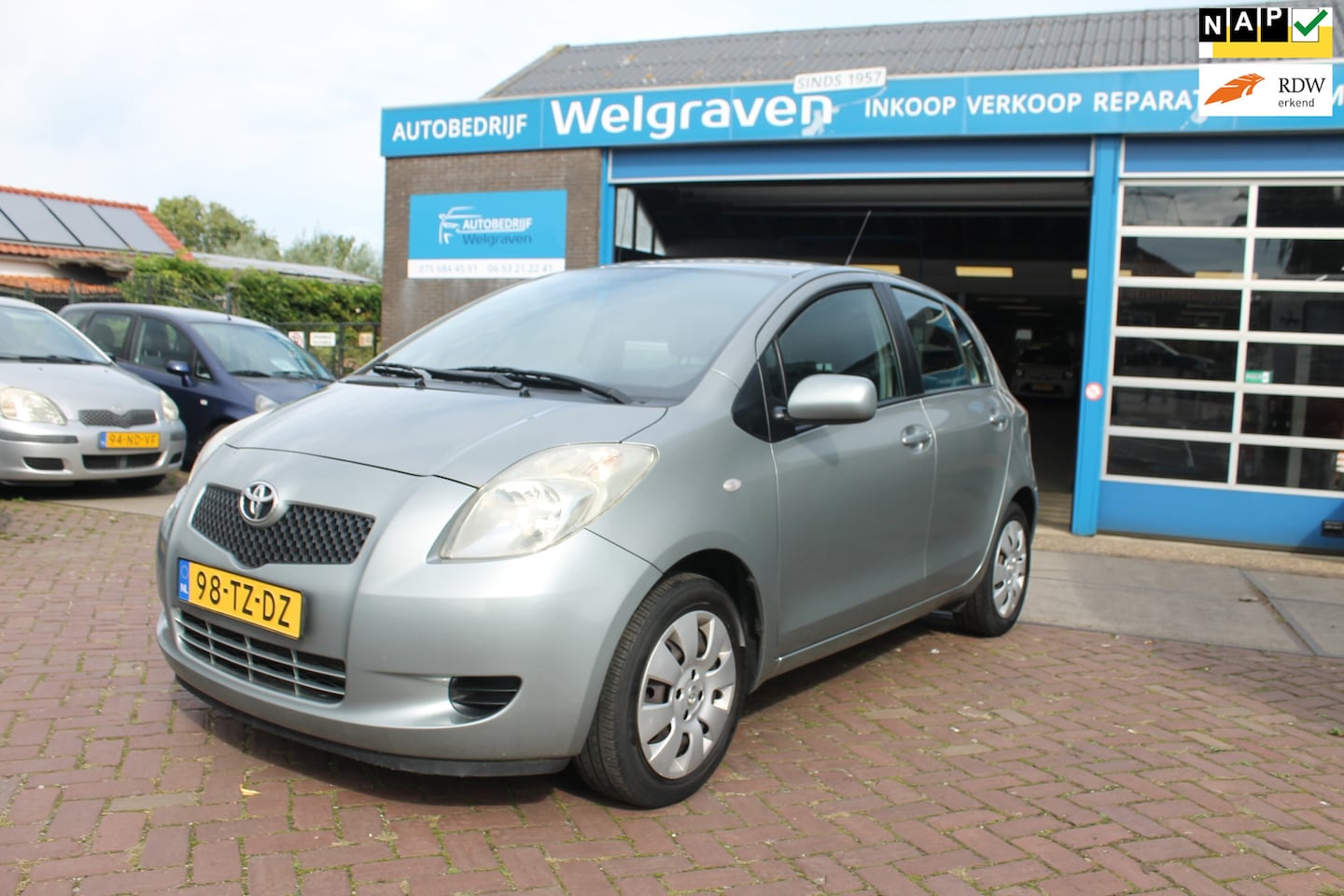 Toyota Yaris - 1.3 VVTi Sol 1 eig. dealeronderhouden - AutoWereld.nl