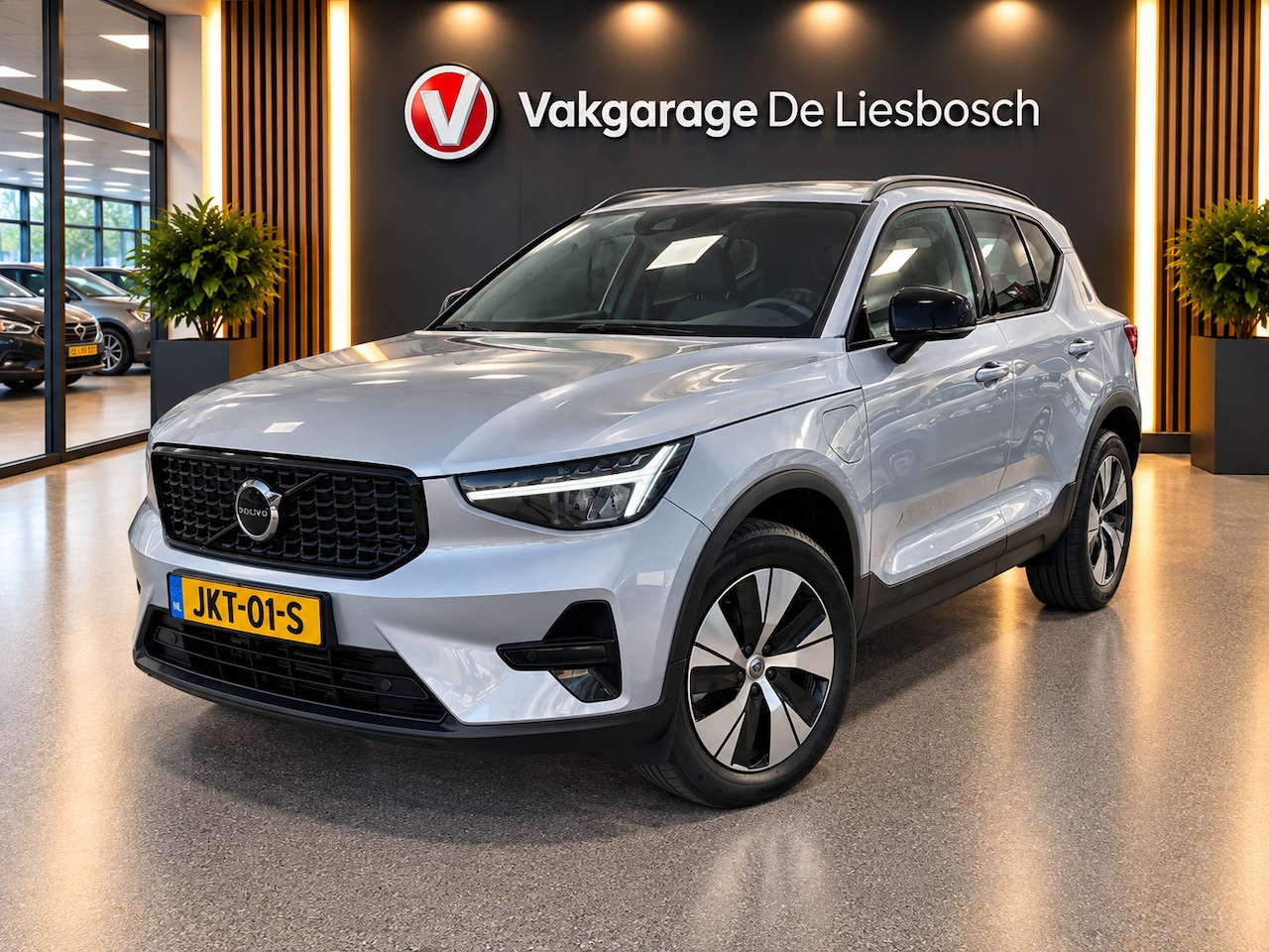 Volvo XC40 - 1.5 T4 Plug-in hybrid Plus Dark / Panorama-dak / Harman-Kardon / camera / stuur en stoel v - AutoWereld.nl