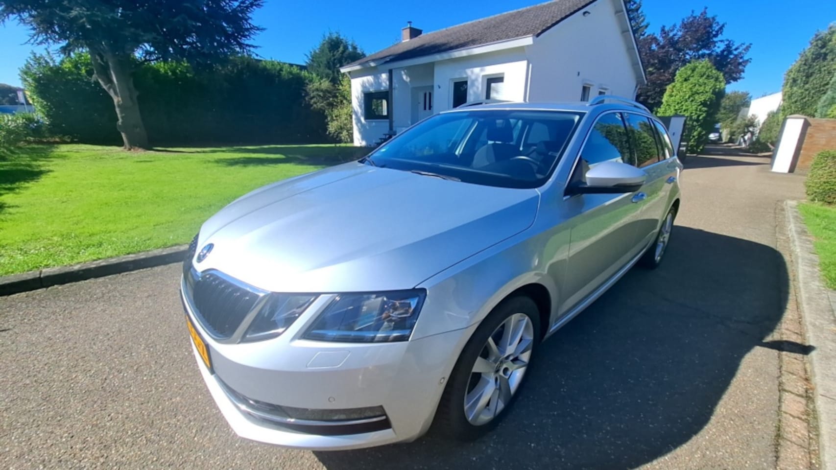 Skoda Octavia Combi - 1.0 TSI Grt St. Bns/airco/trekhaak/navi - AutoWereld.nl