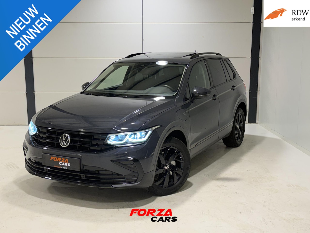 Volkswagen Tiguan - 1.4 TSI eHybrid R-Line PANO | 360 | Trekhaak - AutoWereld.nl