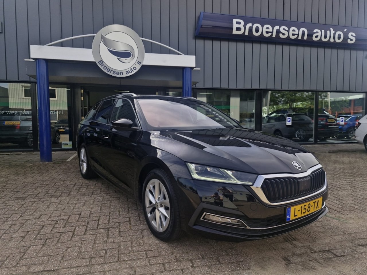 Skoda Octavia Combi - 1.0 TSI Business Edition Plus | Navigatie | Dodehoek | Adaptive Cruise Control | Elek. Bes - AutoWereld.nl