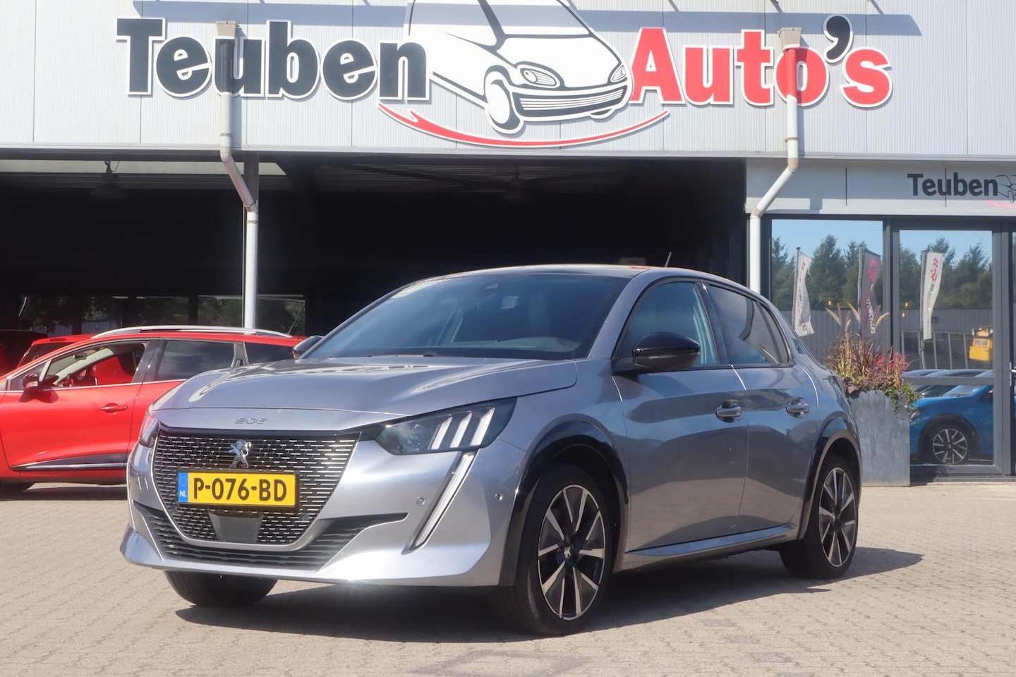 Peugeot e-208 - EV GT Pack 50 kWh | SOH 92,4% | Panoramadak | Apple Carplay/Android Auto | Virtual cockpit - AutoWereld.nl
