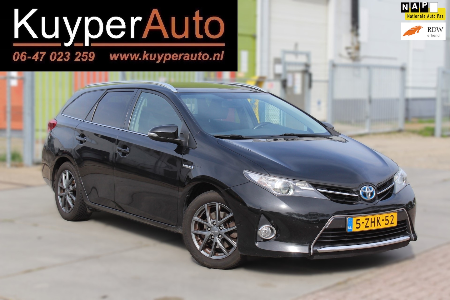 Toyota Auris Touring Sports - 1.8 Hybrid Lease pano camera multimedia dealer onderhouden trekhaak - AutoWereld.nl