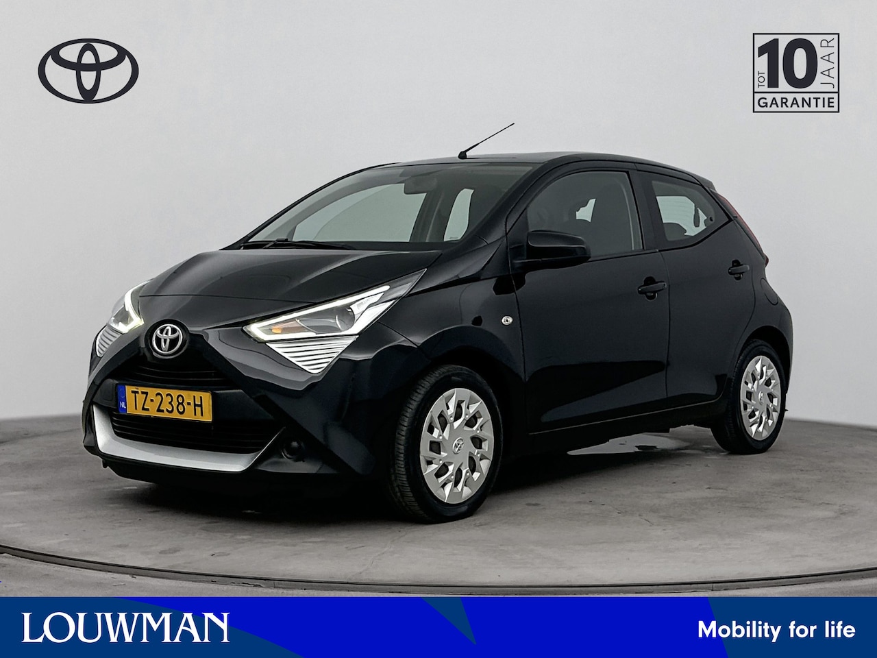 Toyota Aygo - 1.0 VVT-i x-play | Parkeercamera | Apple Carplay-Android Auto | Airco | *** - AutoWereld.nl
