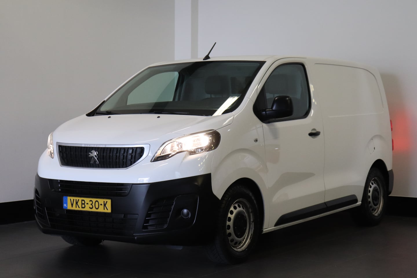 Peugeot Expert - 2.0 BlueHDI 122PK Automaat EURO 6 - Airco - Cruise - PDC - €11.900,- Excl. - AutoWereld.nl