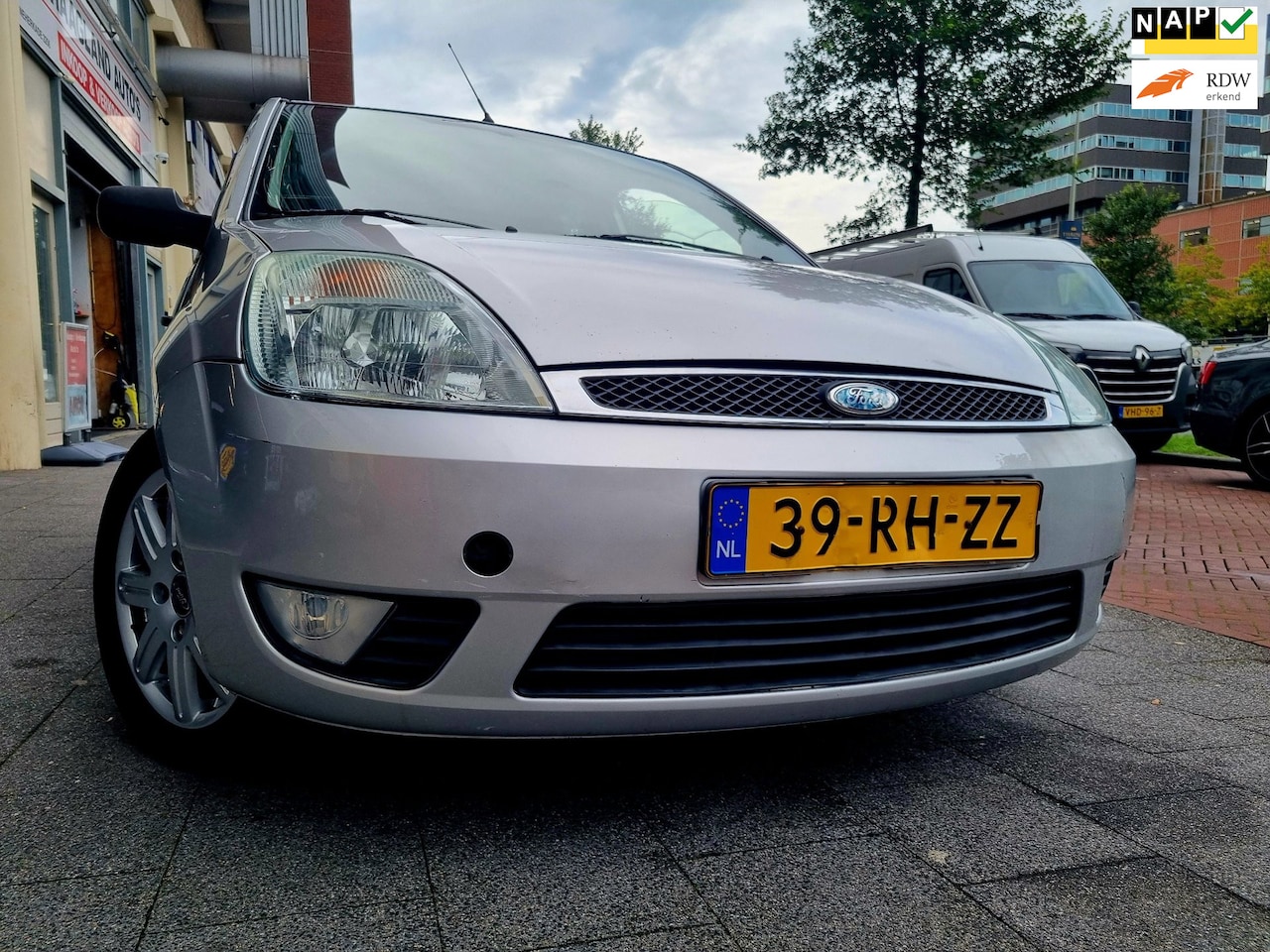 Ford Fiesta - 1.6-16V Ghia Airco ElecRam Automaat - AutoWereld.nl