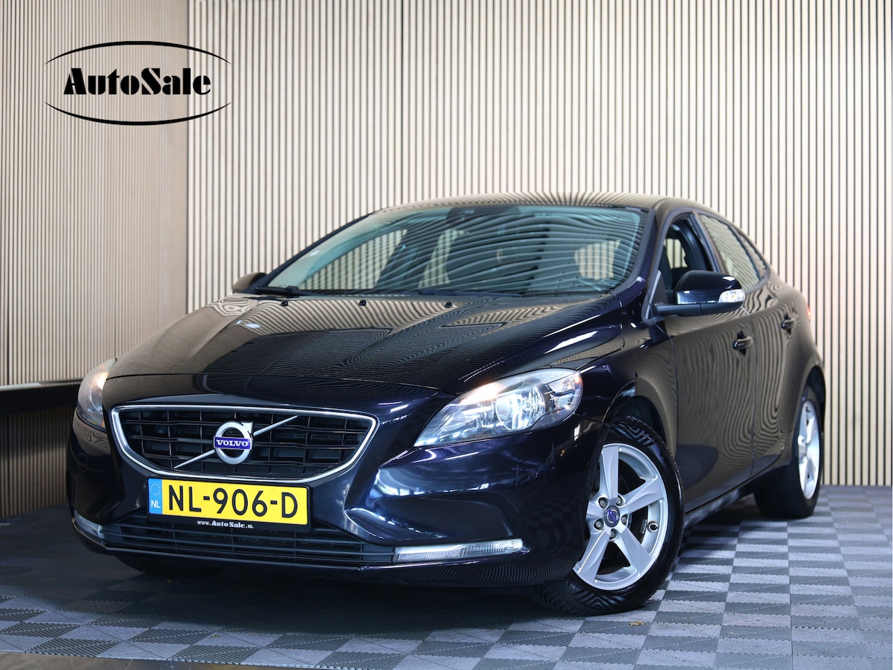Volvo V40 - 1.6 D2 Momentum nette auto ! CLIMA TEL PDC ACHTER '12 - AutoWereld.nl
