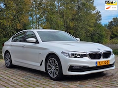 BMW 5-serie - 520i Executive Automaat Zeer netjes navigatie trekhaak cruis control parkeer sensor