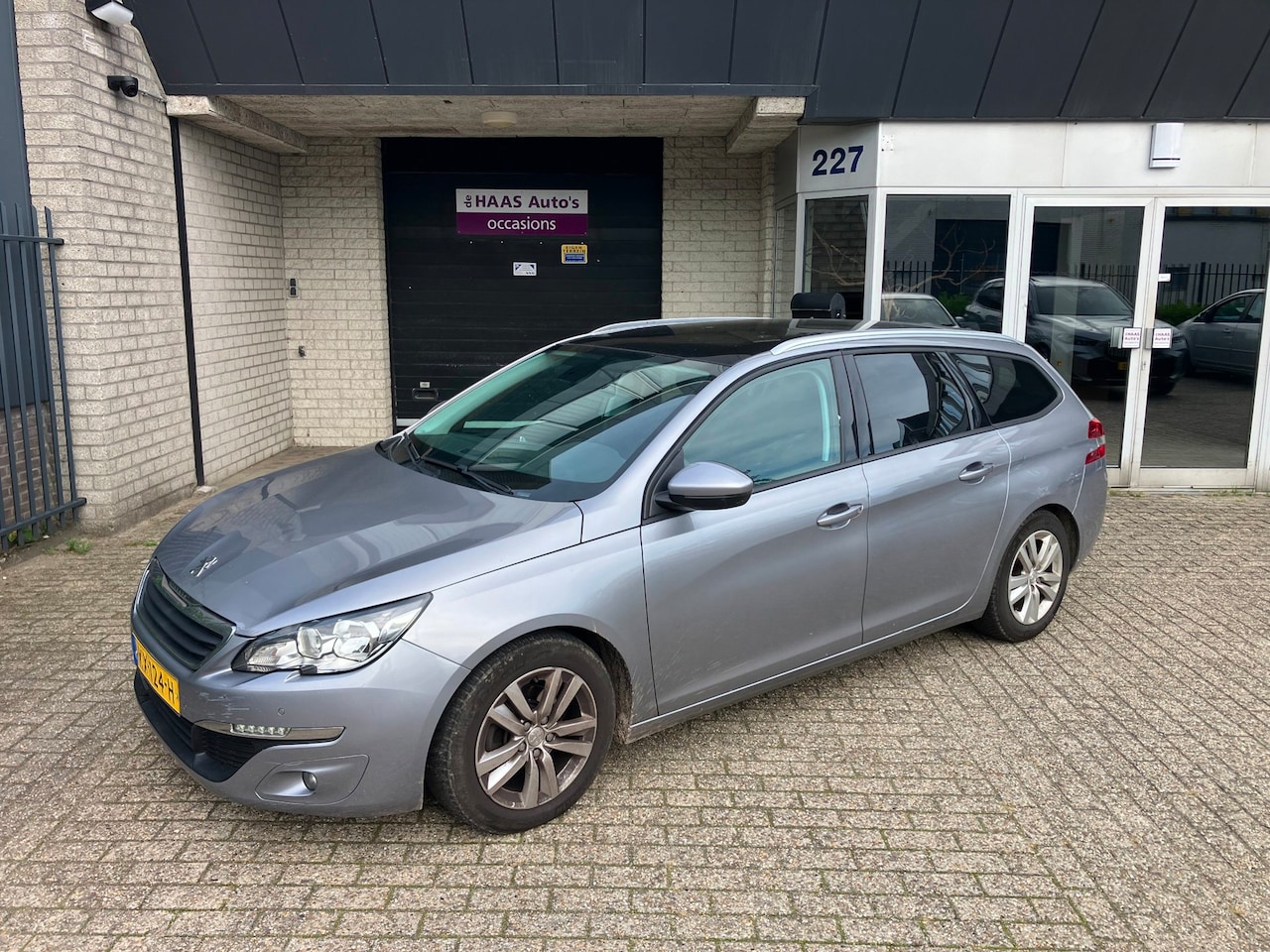 Peugeot 308 SW - 1.6 BlueHDI Blue Lease Executive / CAMERA / NAVI / ALU VELGEN / DEALER SERVICED / APK OK - AutoWereld.nl