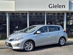 Toyota Auris - 1.6 VVT-i 132pk Aspiration | Trekhaak, Stoelverwarming, Parkeercamera, Bluetooth, Stuurbed