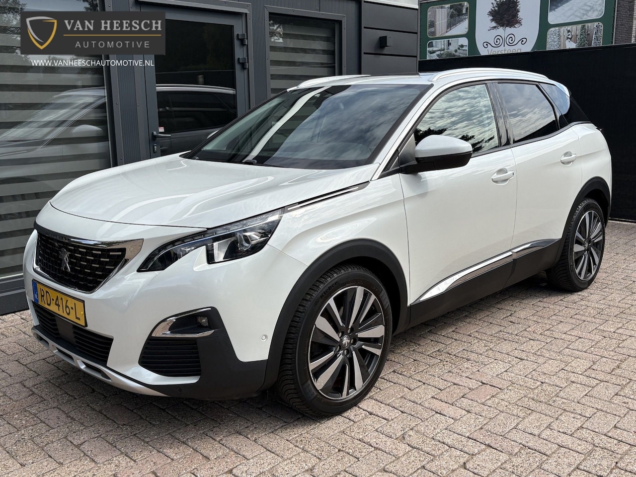 Peugeot 3008 - 1.2 PureTech Allure | Panoramadak Focal 360° Camera | NAP 2017 | SCHADEVRIJ - AutoWereld.nl