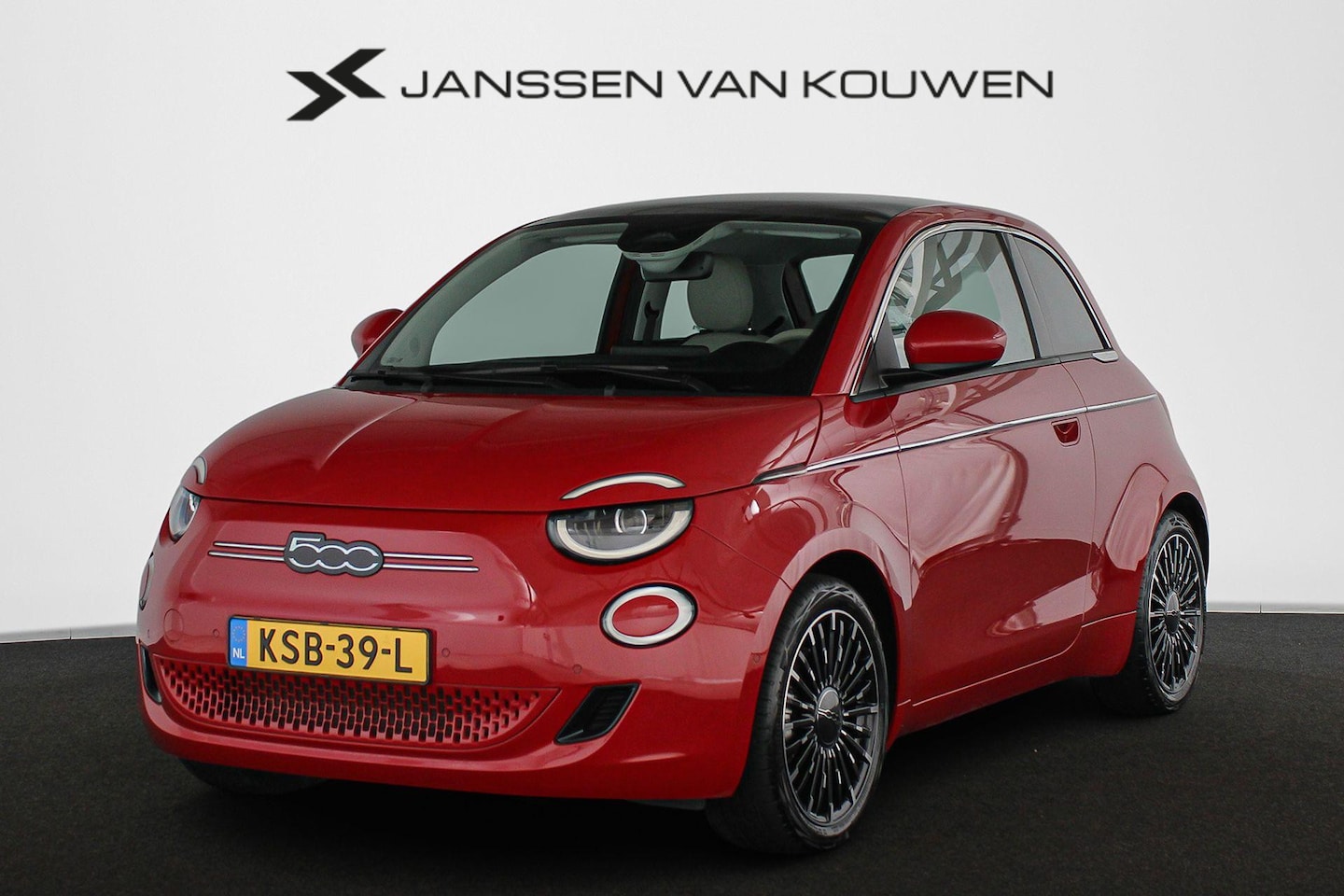Fiat 500e - La Prima 42 kWh Pano Leder Stoelverwarming JBL Camera Apple CarPlay - AutoWereld.nl