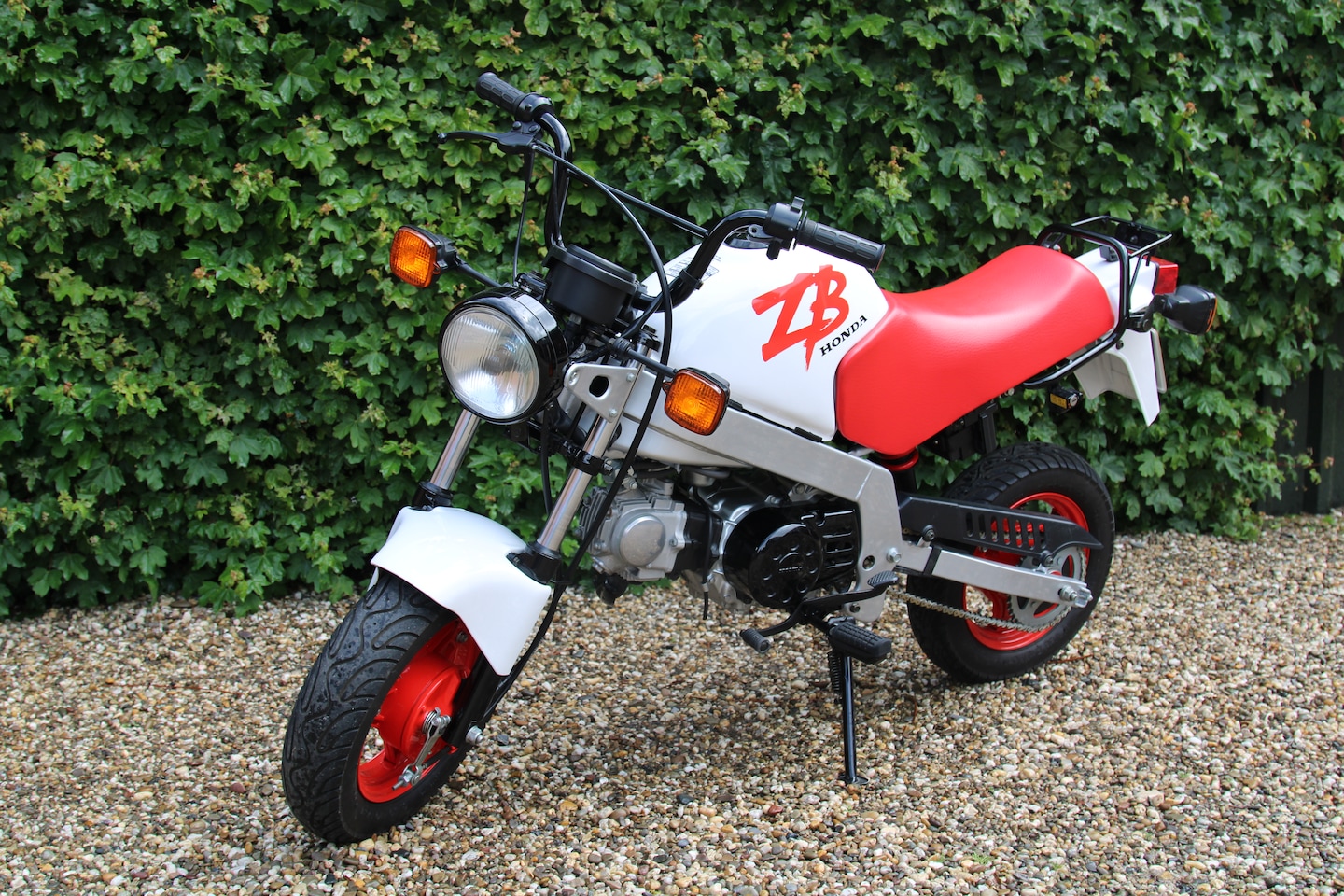 Honda e - Honda ZB ZB50 Monkey Nieuwstaat wit 1990 dax c50 ss50 - AutoWereld.nl