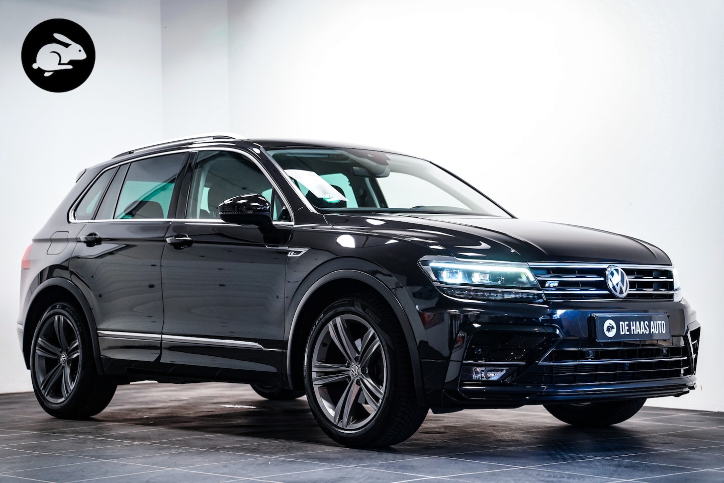 Volkswagen Tiguan - 1.4 TSI ACT R-Line|Trekhaak|Virtual|LED|Stoelverwarming|Navi - AutoWereld.nl