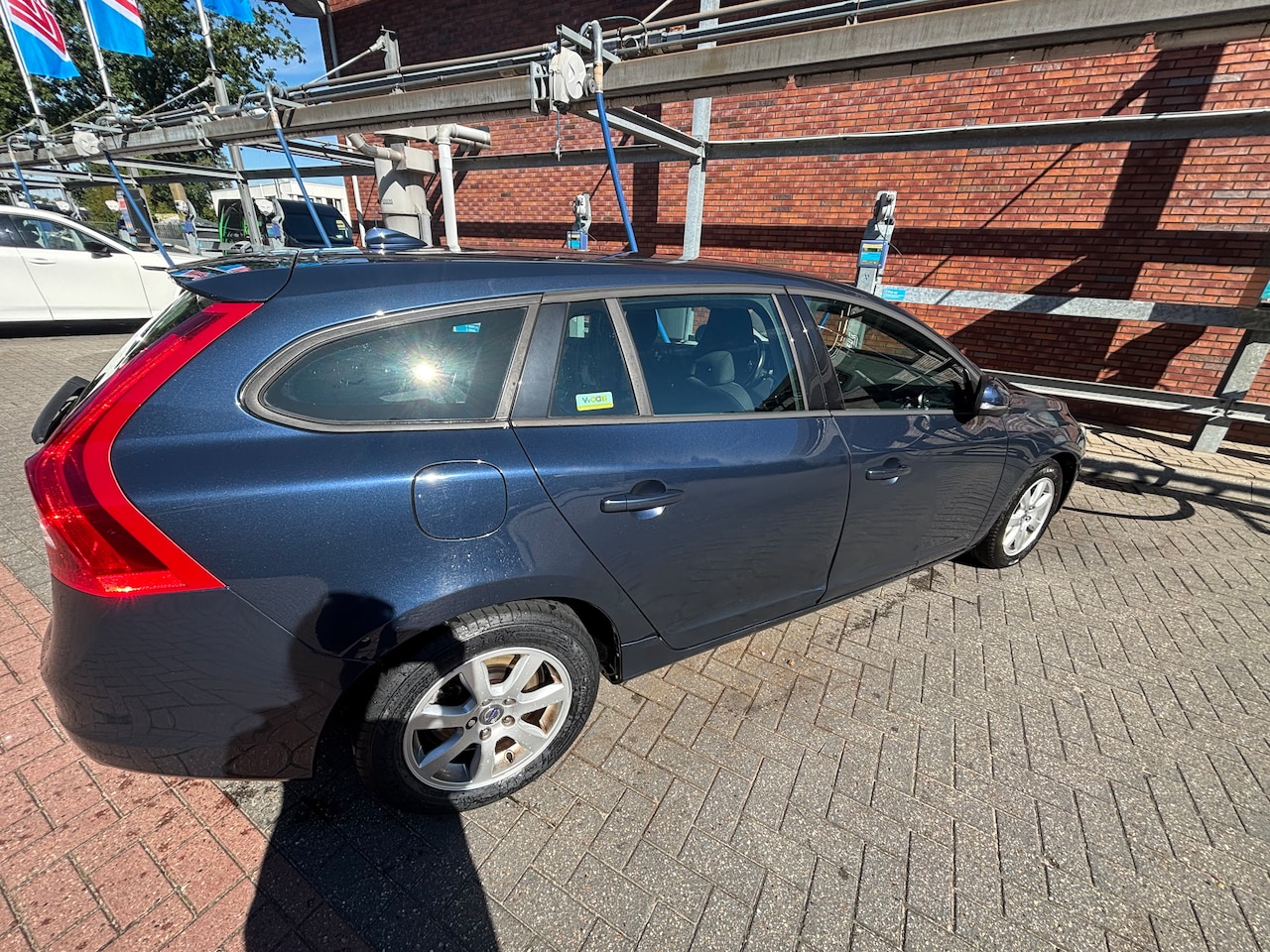 Volvo V60 - 2.0 D4 Kinetic - AutoWereld.nl