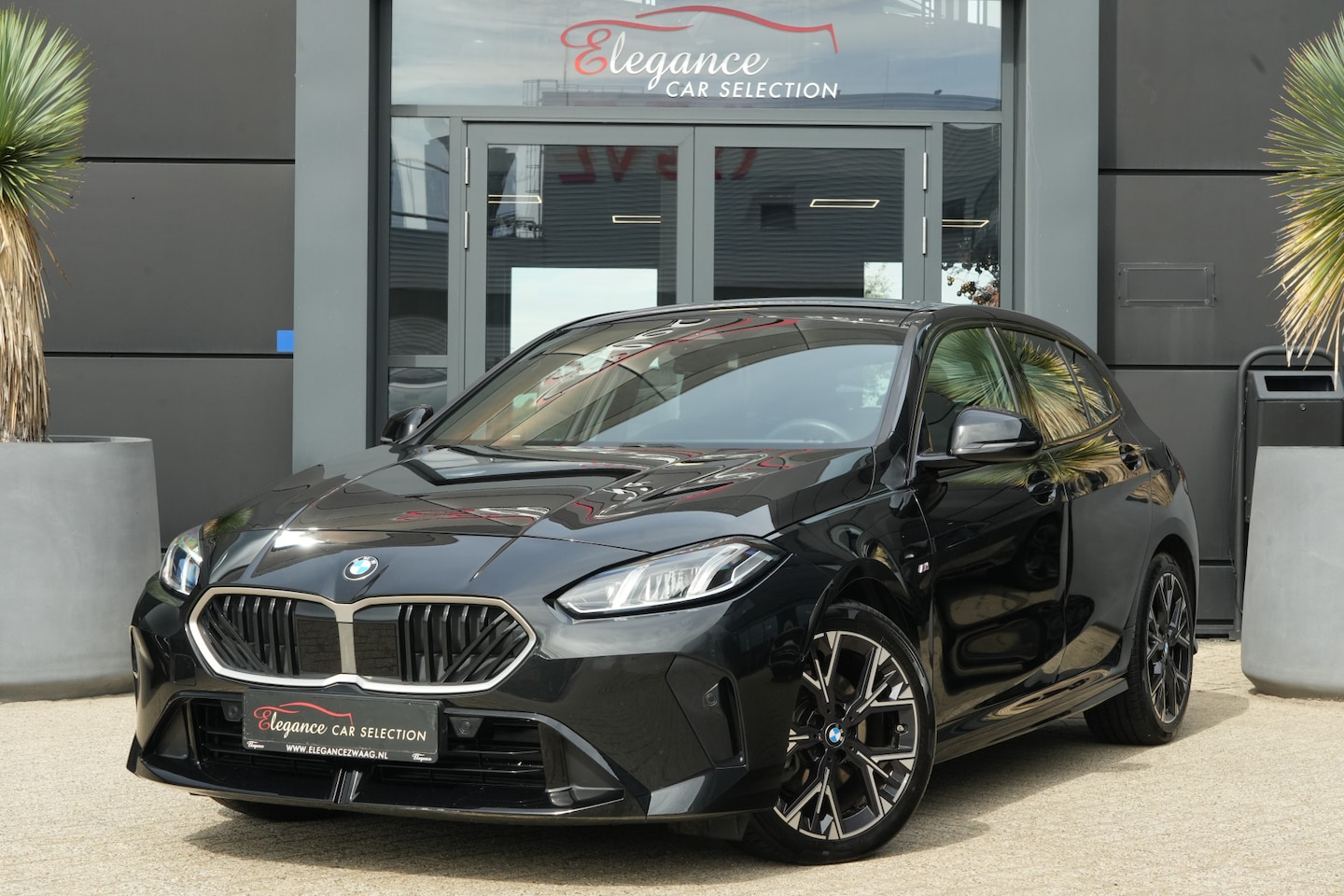 BMW 1-serie - 120 M Sport Design | 156 PK | Adaptieve Cruise Control | Automaat | Camera | BMW 120 M Spo - AutoWereld.nl