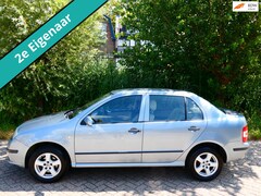 Skoda Fabia - 1.4-16V Sedan Automaat 2e eig. Airco Cruise Trekhaak
