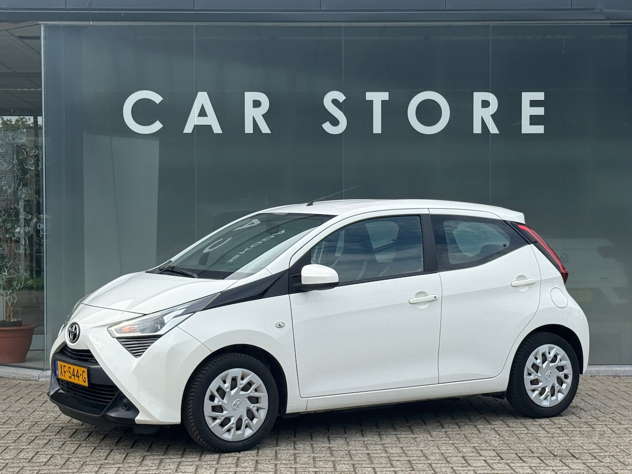 Toyota Aygo - 1.0 VVT-i x-play Navi|Camera|Carplay - AutoWereld.nl