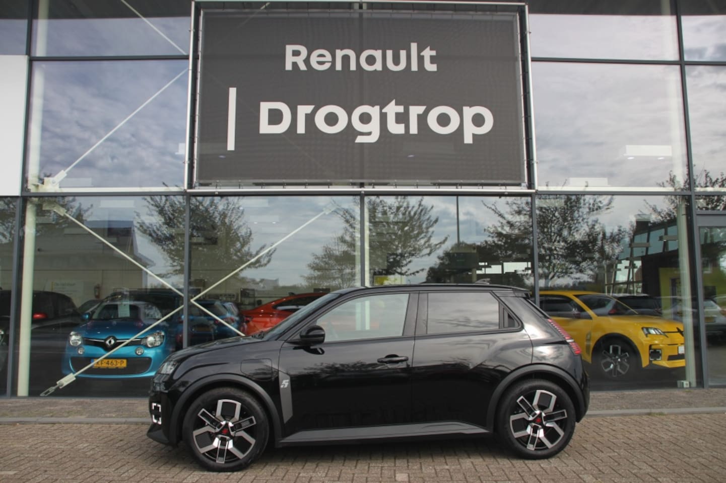 Renault 5 - 150PK-TECHNO-2200KM-NAVI-CAMERA-PACK WINTER-PDC V.+A.- - AutoWereld.nl