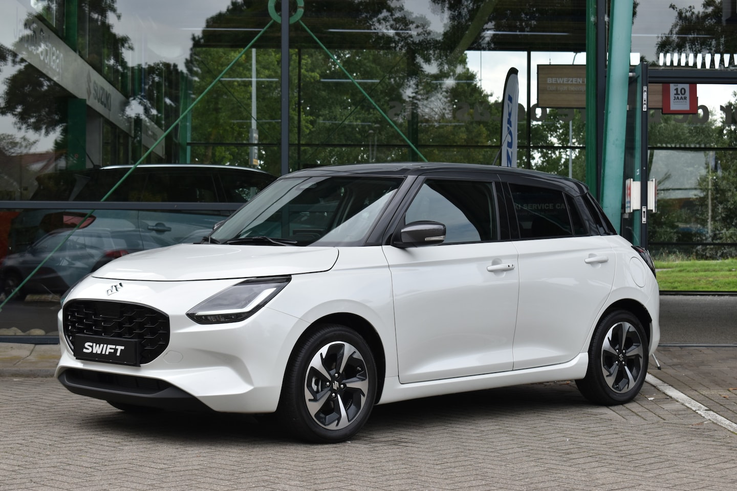 Suzuki Swift - 1.2 Style Smart Hybrid Handgeschakeld 83pk | Achteruitrijcamera | Dodehoekdetectie | LED k - AutoWereld.nl