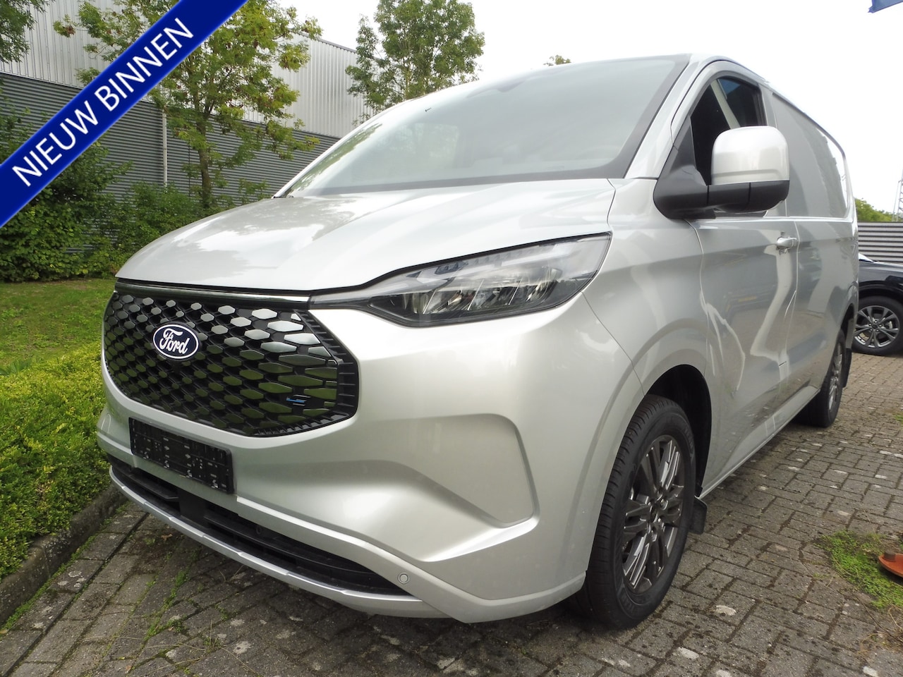 Ford E-Transit Cust. - Nieuw uit voorraad 320 L1H1 Limited 71 kWh 160kW/218pk - AutoWereld.nl