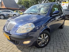 Lancia Y(psilon) - Ypsilon 1.2-16V Oro 2005. Airco/Mistlampen/CV Etc.. APK 09-2027