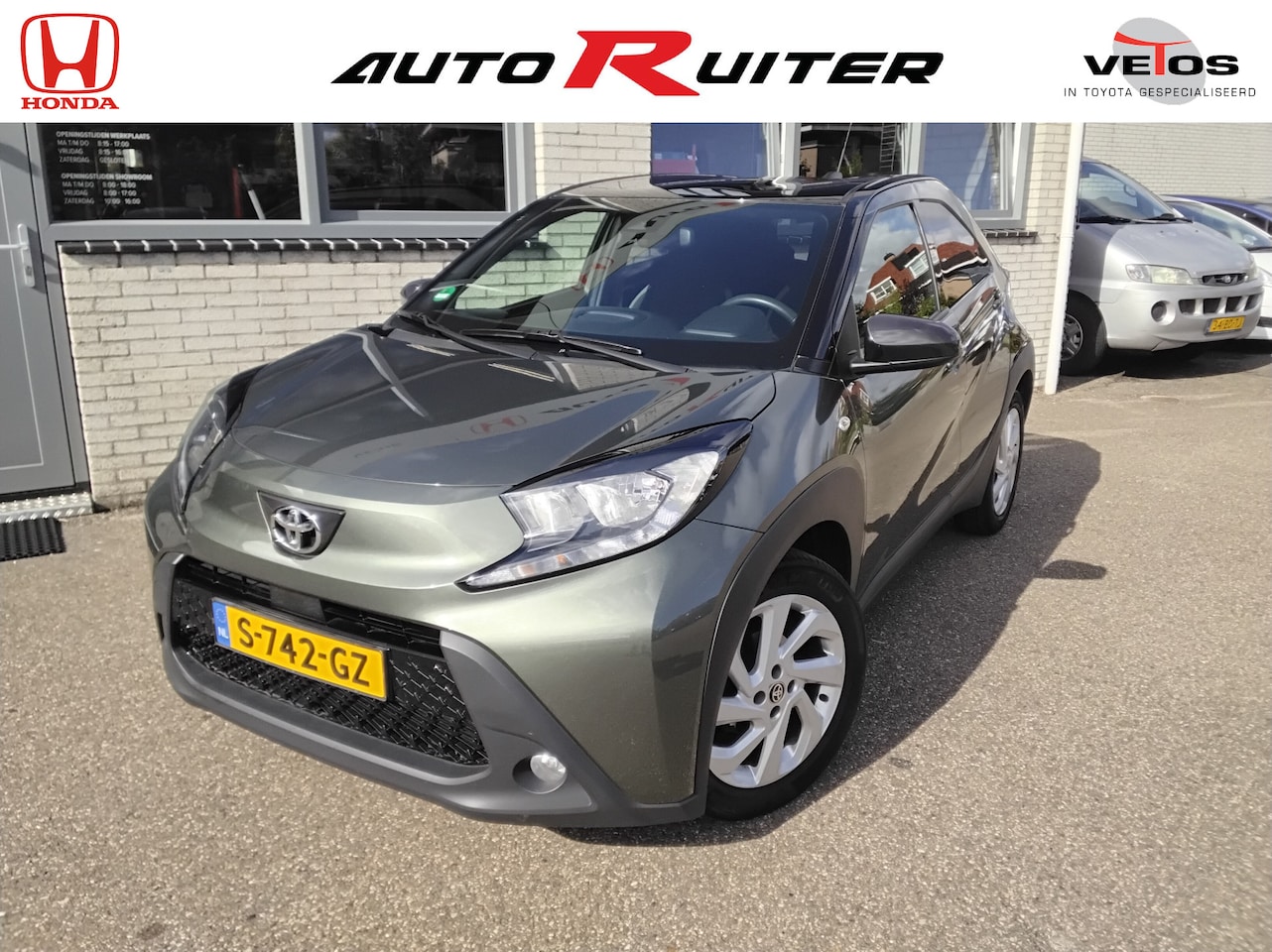Toyota Aygo X - 1.0 VVT-i S-CVT first automaat*2 tone*lichtmetaal*stoelverwarming* - AutoWereld.nl