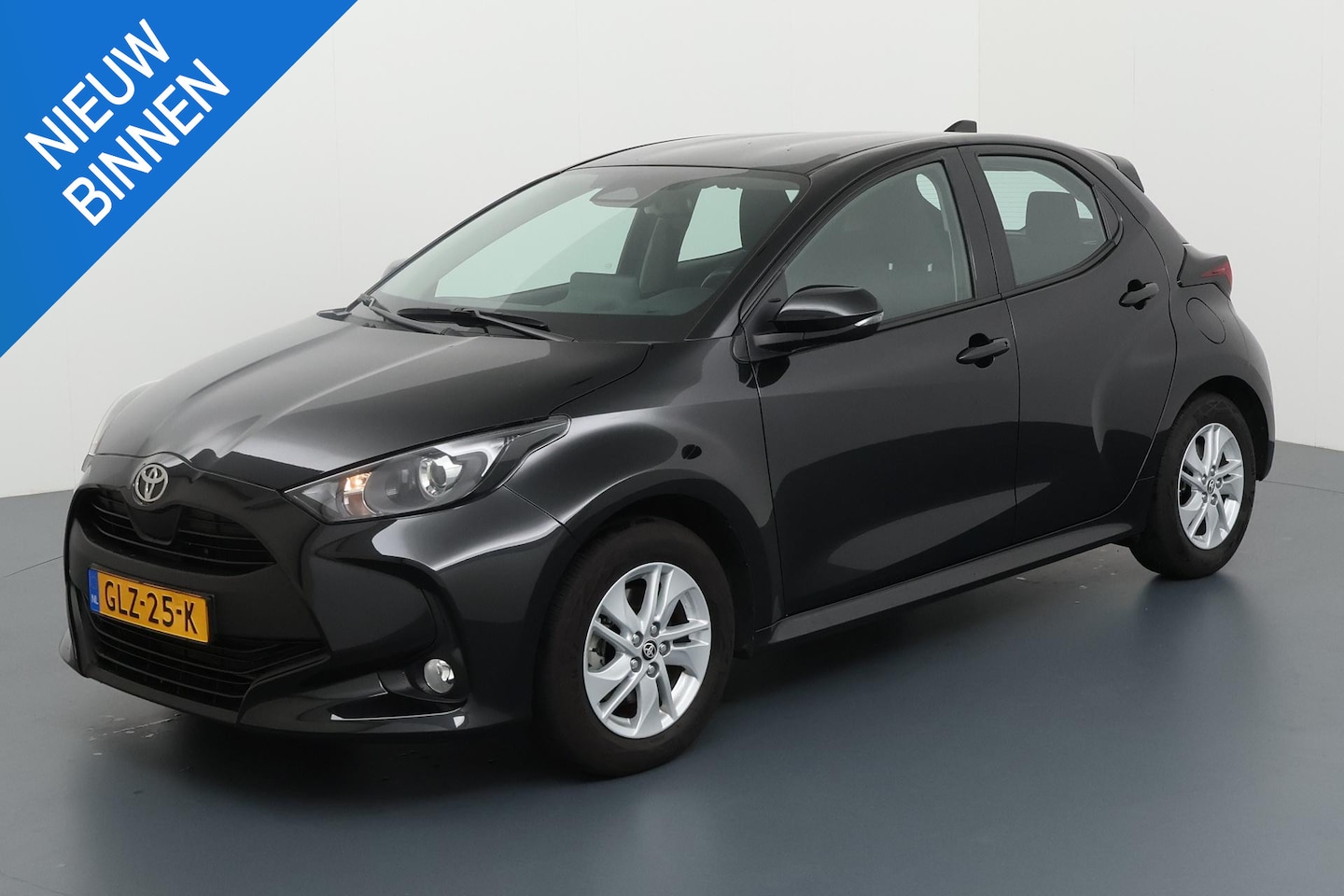 Toyota Yaris - 1.5 HYBRID 115 ACTIVE I AUTOMAAT I APPLE CARPLAY I P-CAMERA I ADAPTIVE CRUISE CONTROL - AutoWereld.nl