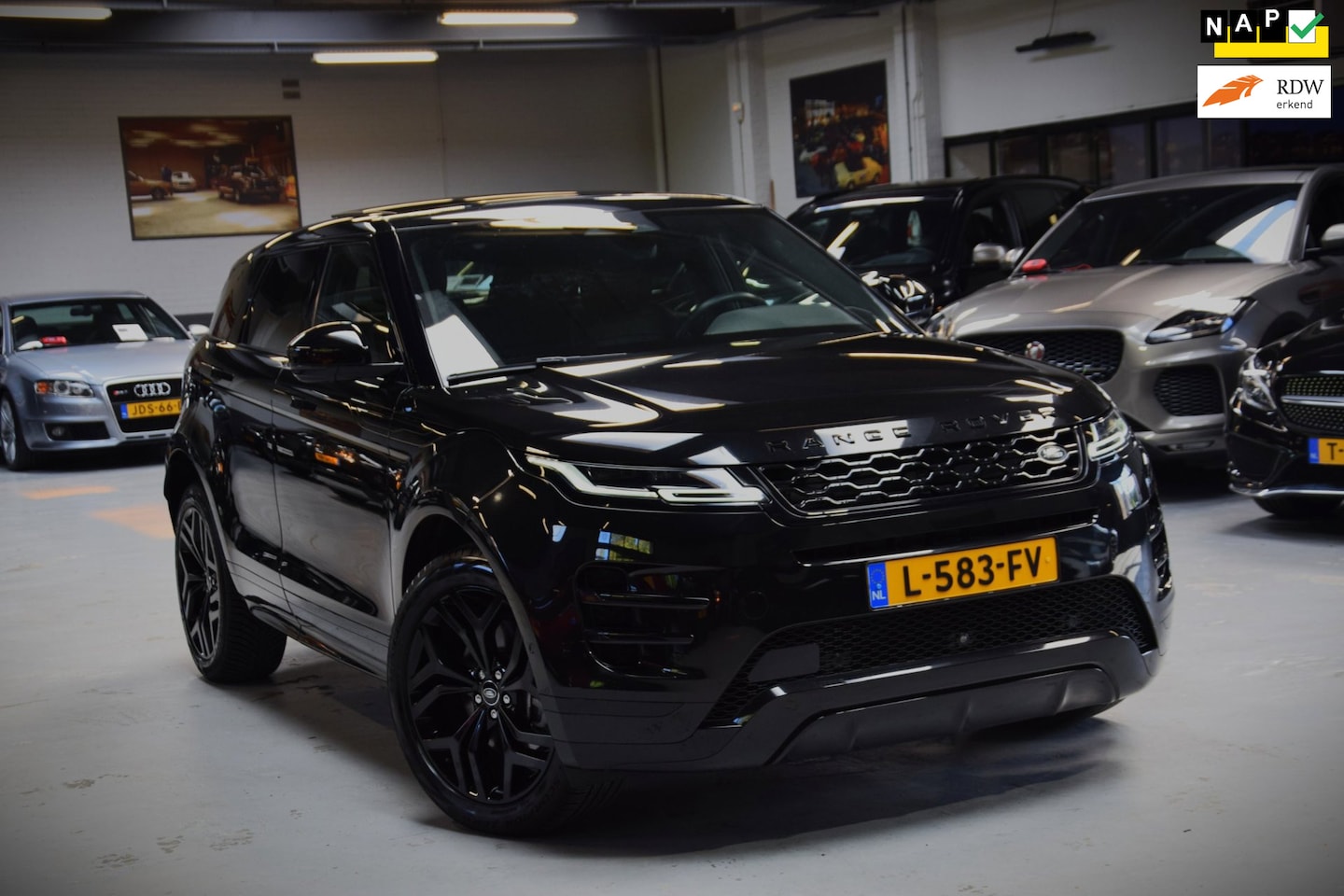 Land Rover Range Rover Evoque - 1.5 P300e AWD R-Dynamic 1e Eig|Panoramadak|Dealer Onderhouden|Org.NL|Lane-Assist - AutoWereld.nl