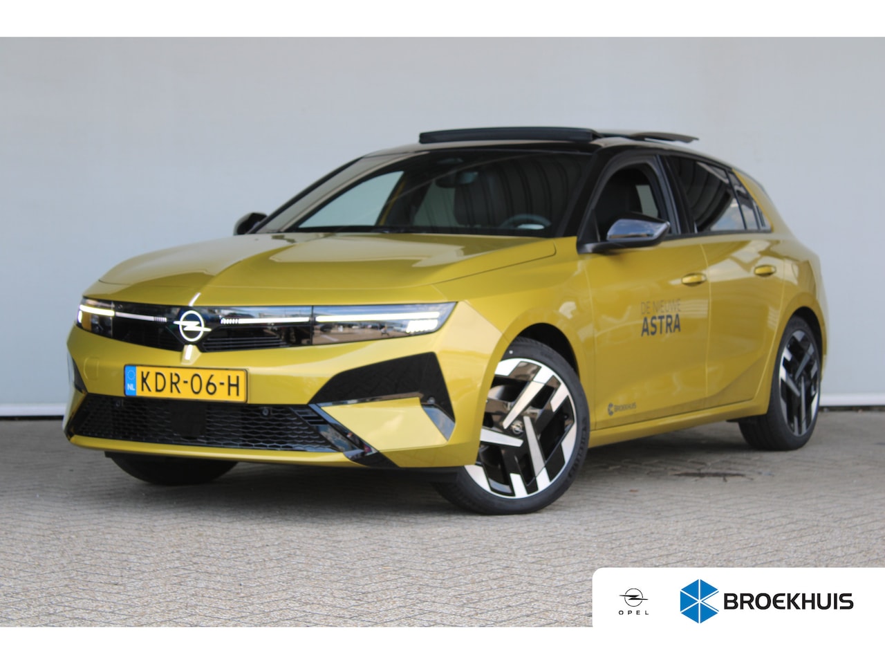 Opel Astra Electric - 58 kWh Ultimate | SOH 98% | Warmtepomp | Schuif-kanteldak | Matrix LED | Suede bekleding | - AutoWereld.nl