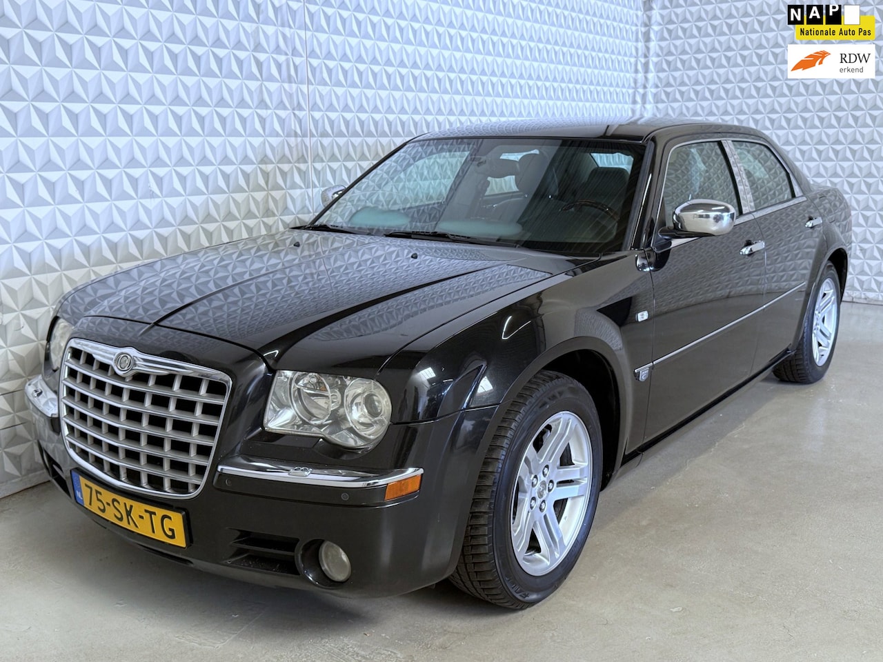 Chrysler 300C - 2.7 V6 voor Export, Handel of Handige Harry! (2006) - AutoWereld.nl