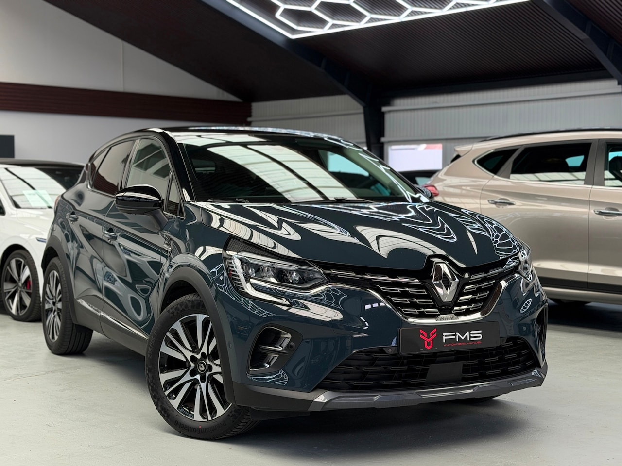 Renault Captur - 1.6 E-Tech Plug-in Hybrid 160 Initiale Paris Camera - AutoWereld.nl