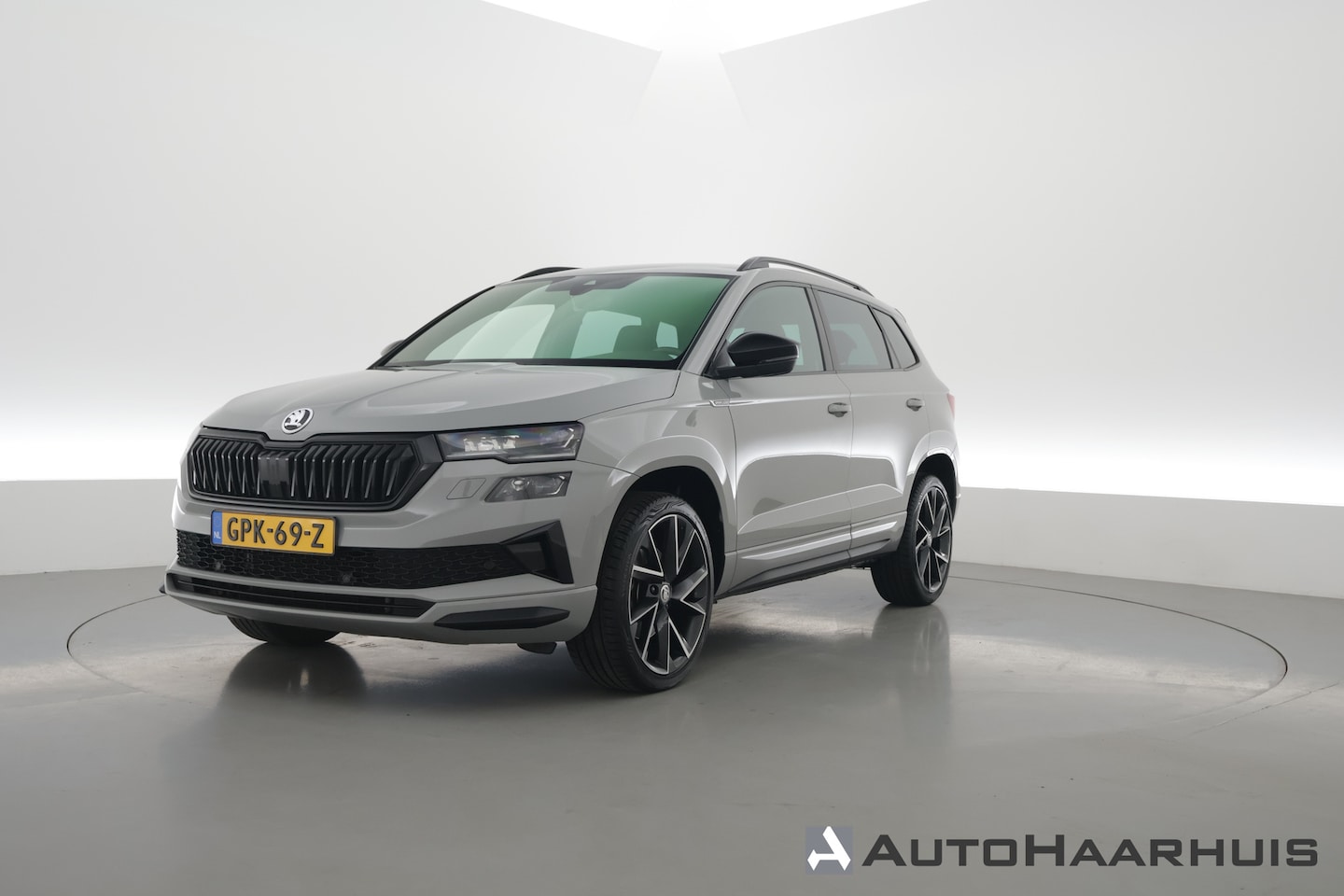 Skoda Karoq - 1.5 TSI ACT Sportline | Leder | Elek. Trekhaak | Standkachel | 19'' | Camera | 4x Stoel- S - AutoWereld.nl