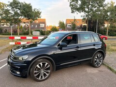 Volkswagen Tiguan - 2.0 TSI 4M | Pano | ACC | 20'' Velgen |