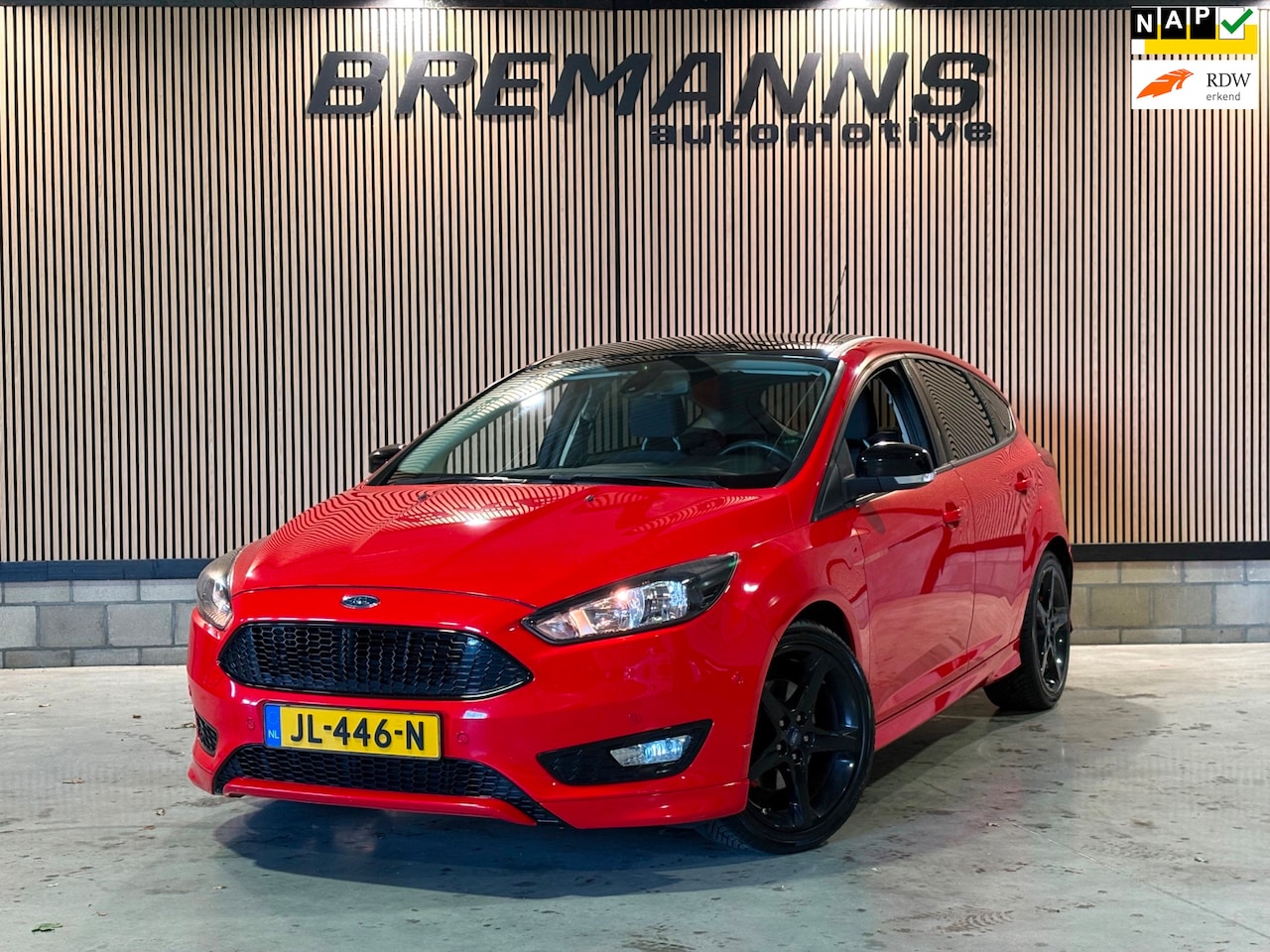 Ford Focus - 1.5 Red Edition - AutoWereld.nl