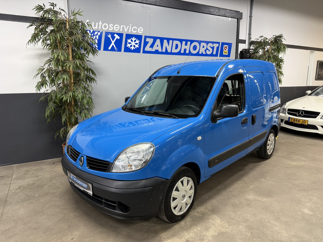 Renault Kangoo Express - 1.6-16V Grand Comfort // APK tot 29-06-2027!!! - AutoWereld.nl