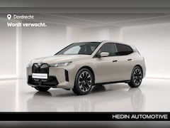 BMW iX - xDrive45 101 kWh | 2026 | 21" | M Multifunctionele voorstoelen | Trekhaak | Driving Assist