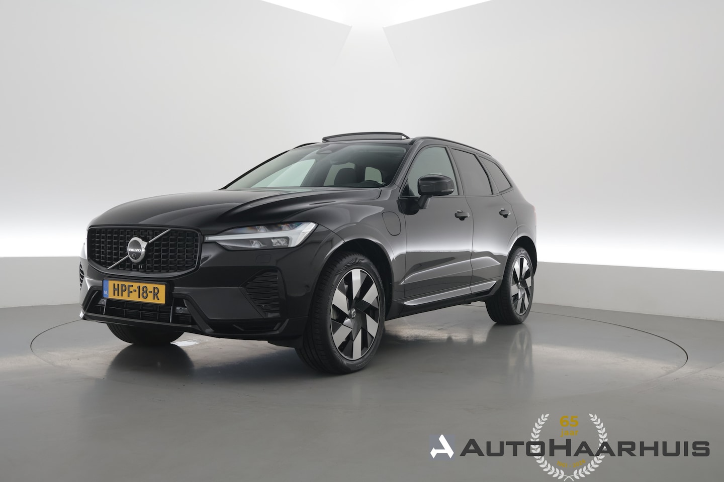 Volvo XC60 - 2.0 T8 Plug-in hybrid AWD Ultimate Dark | Pano | Trekhaak | HUD | Pilot Assist | Bliss | L - AutoWereld.nl